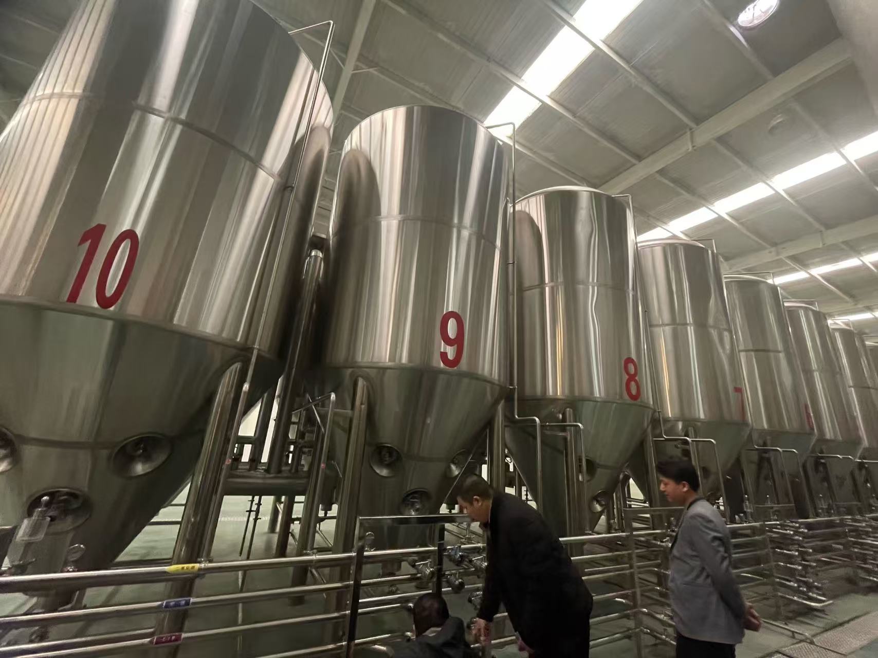 塔城精酿啤酒设备厂—平面布置、设备设计、制造、调试、培训等一条龙服务
